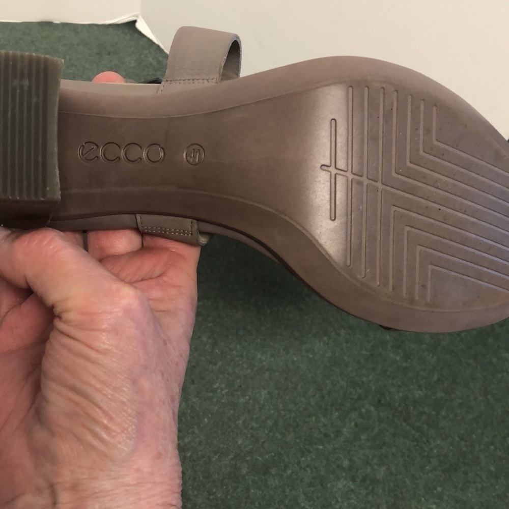 Ecco strappy chunk heels. Taupe, size 41 (10-10 1/2) NWOT - Picture 5 of 6
